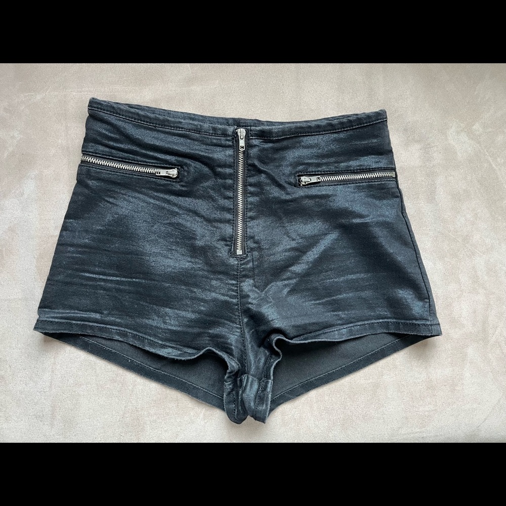 High-waisted black H&M shorts